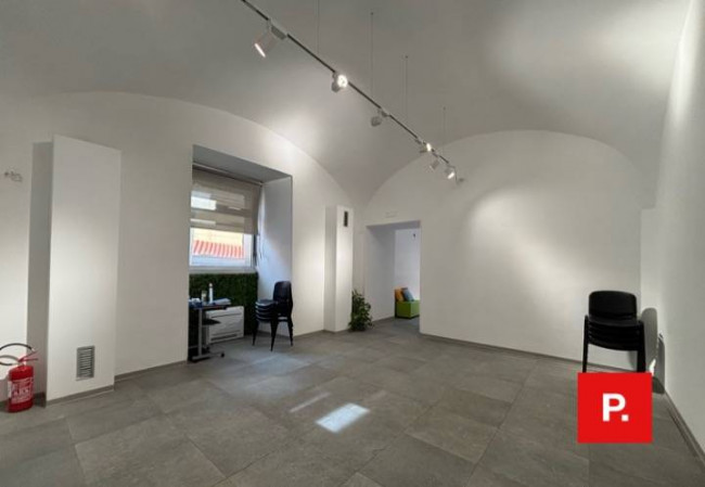 Locale commerciale in affitto a Caserta
