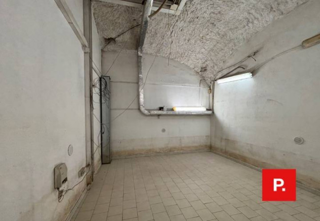 Locale commerciale in affitto a Caserta