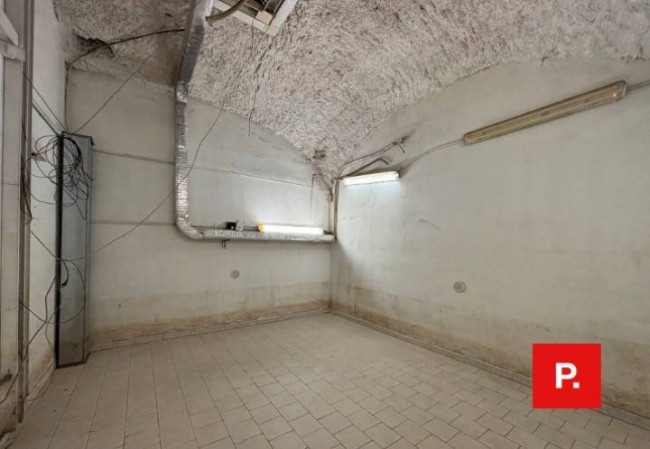 Locale commerciale in affitto a Caserta