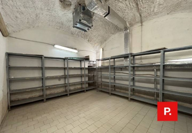 Locale commerciale in affitto a Caserta