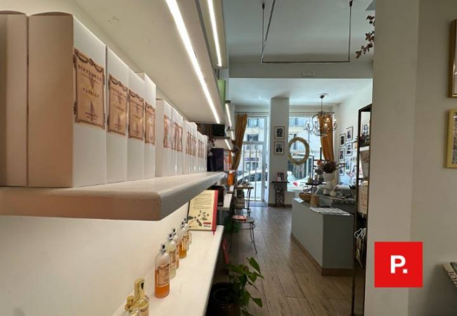 Locale commerciale in affitto a Santa Maria Capua Vetere