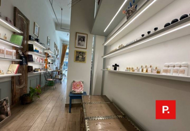 Locale commerciale in affitto a Santa Maria Capua Vetere