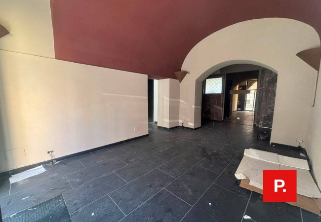 Locale commerciale in affitto a Caserta