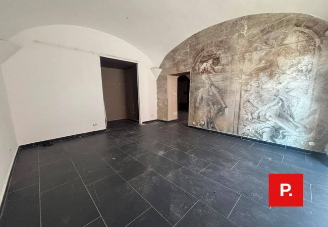 Locale commerciale in affitto a Caserta