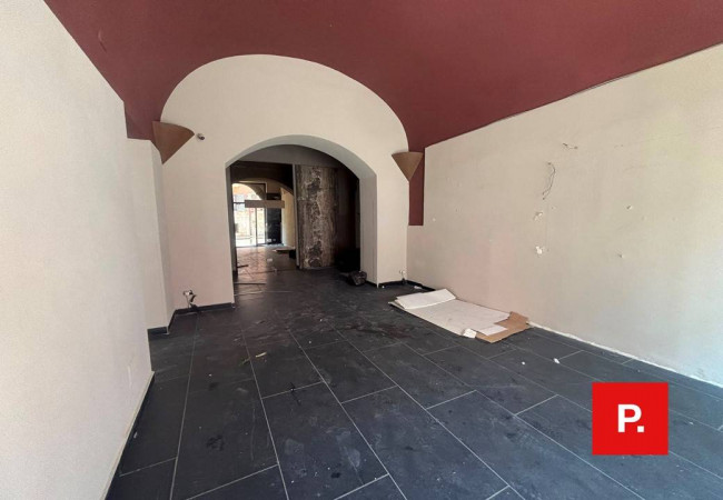 Locale commerciale in affitto a Caserta