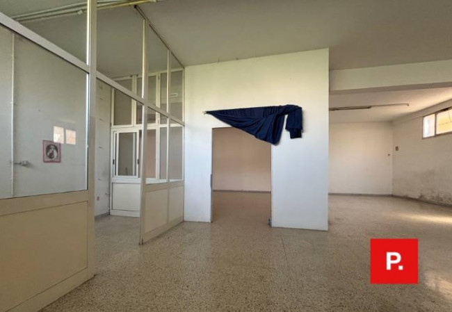 Locale commerciale in affitto a Curti