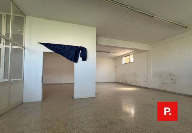 Locale commerciale in affitto a Curti