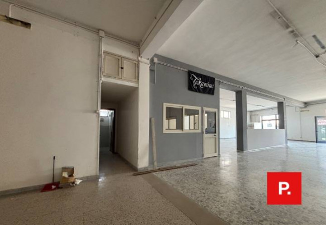 Locale commerciale in affitto a Curti