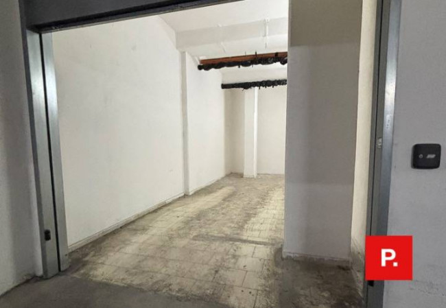 Box o garage in vendita a Caserta