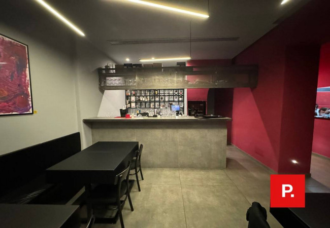 Locale commerciale in affitto a Caserta