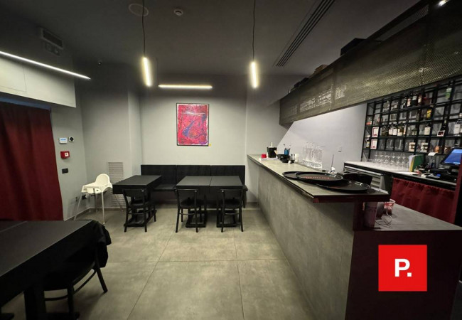 Locale commerciale in affitto a Caserta