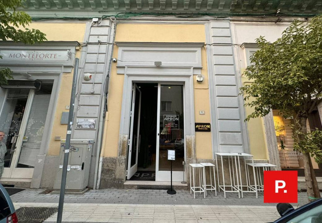 Locale commerciale in affitto a Caserta