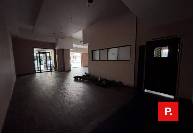 Locale commerciale in affitto a Caserta