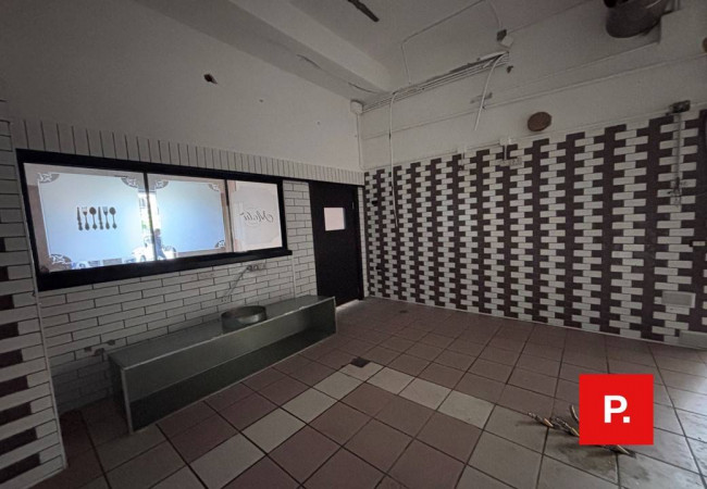 Locale commerciale in affitto a Caserta