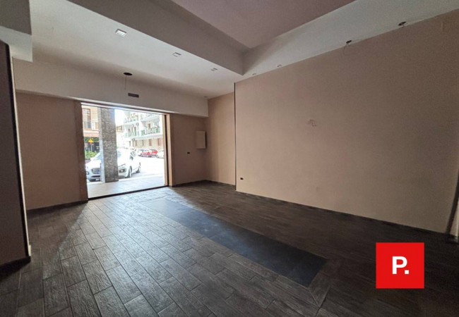 Locale commerciale in affitto a Caserta