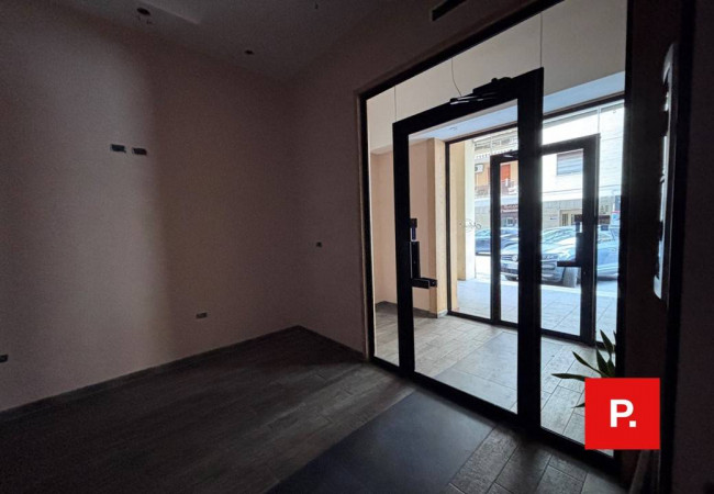 Locale commerciale in affitto a Caserta