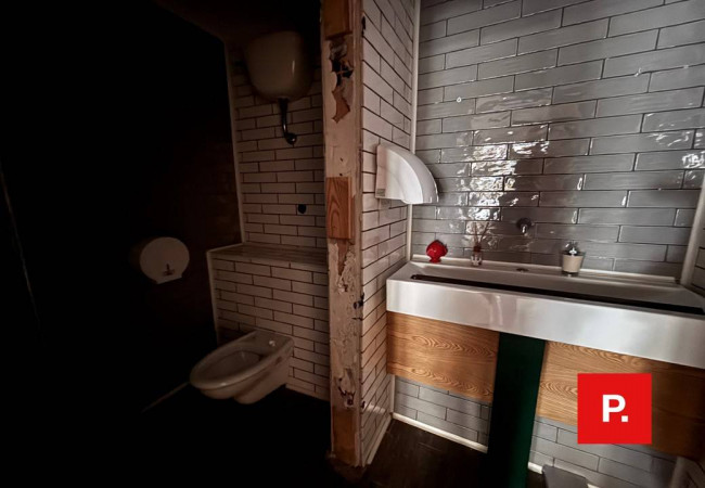 Locale commerciale in affitto a Caserta