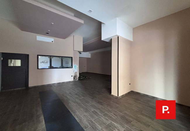 Locale commerciale in affitto a Caserta