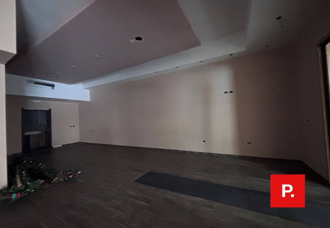 Locale commerciale in affitto a Caserta