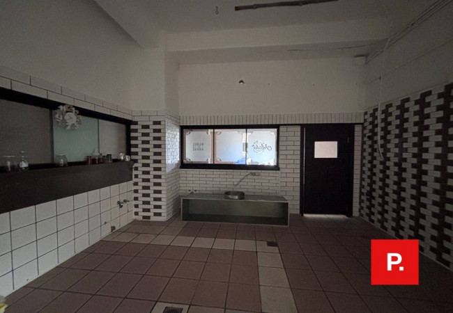 Locale commerciale in affitto a Caserta
