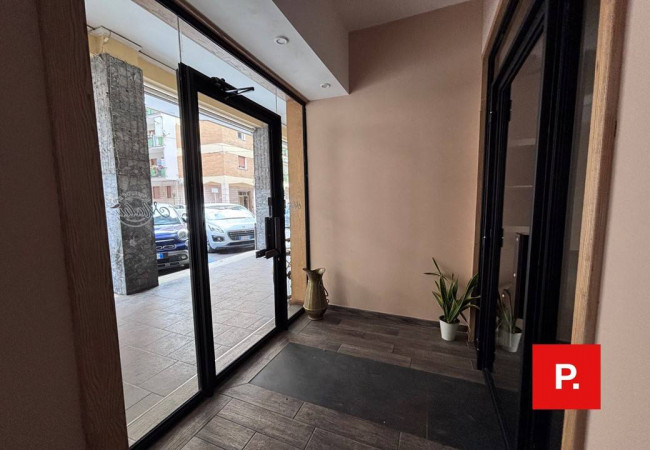Locale commerciale in affitto a Caserta