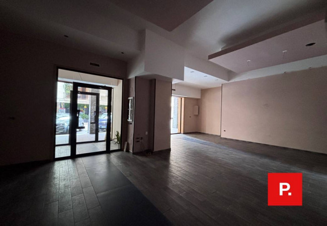 Locale commerciale in affitto a Caserta