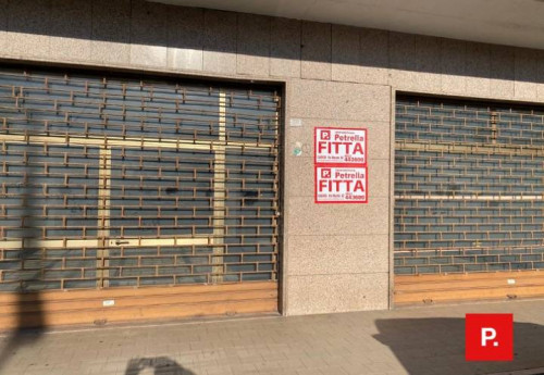 Locale commerciale in affitto a Curti