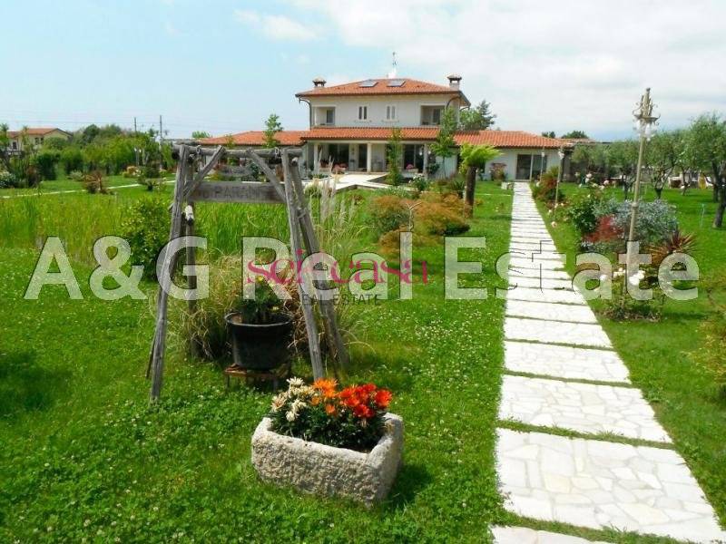 Villa CAMAIORE vendita  Capezzano Pianore  A&G Real Estate