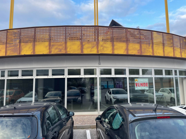 Locale commerciale in vendita a Villorba