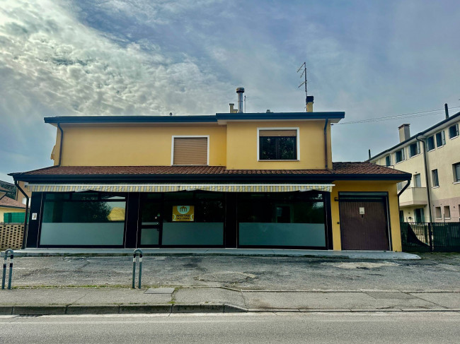 Locale commerciale in affitto a Ponzano Veneto