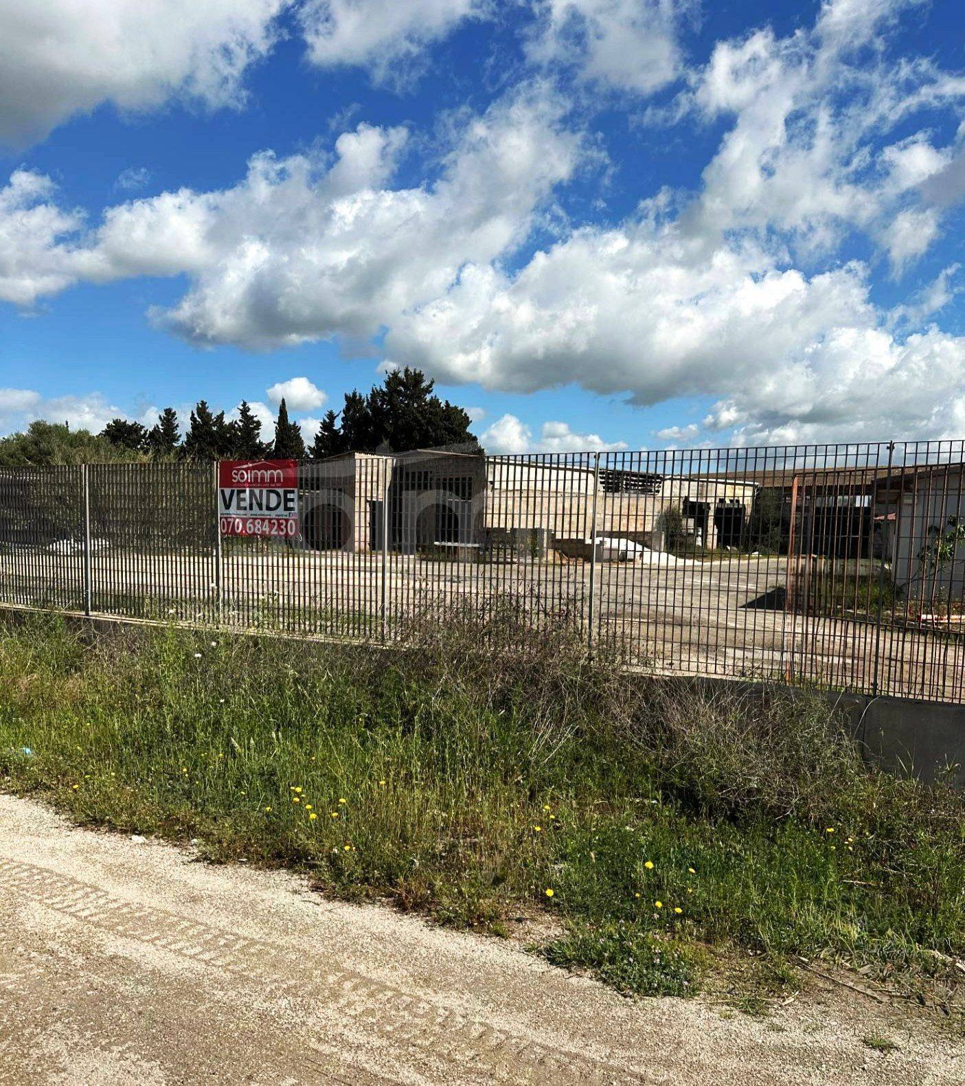 Capannone Commerciale in vendita a Elmas