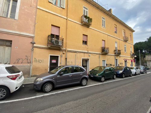 Locale commerciale in Affitto a Cagliari