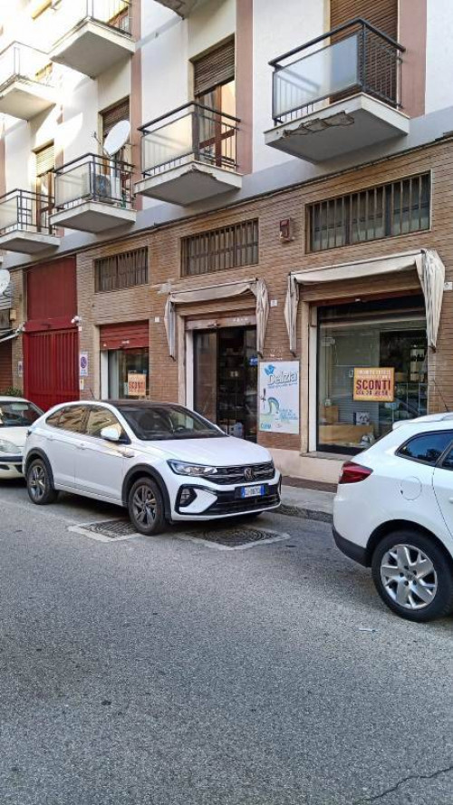 Fondo commerciale in affitto a Cagliari (CA)