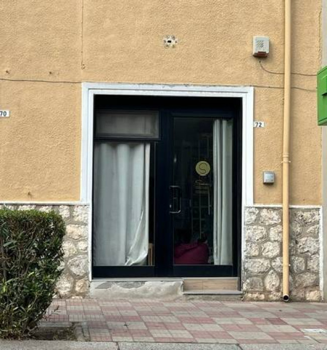 Locale commerciale in Affitto a Cagliari