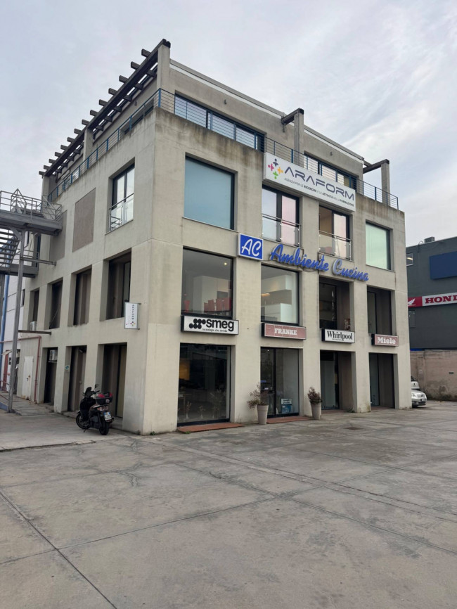 Locale commerciale in Vendita a Cagliari