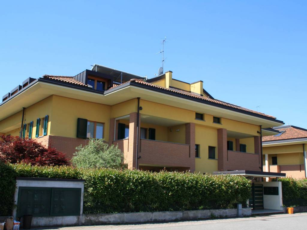 Vendita Villa Bifamiliare in ad Arcore Residenziale - CercasiCasa.it
