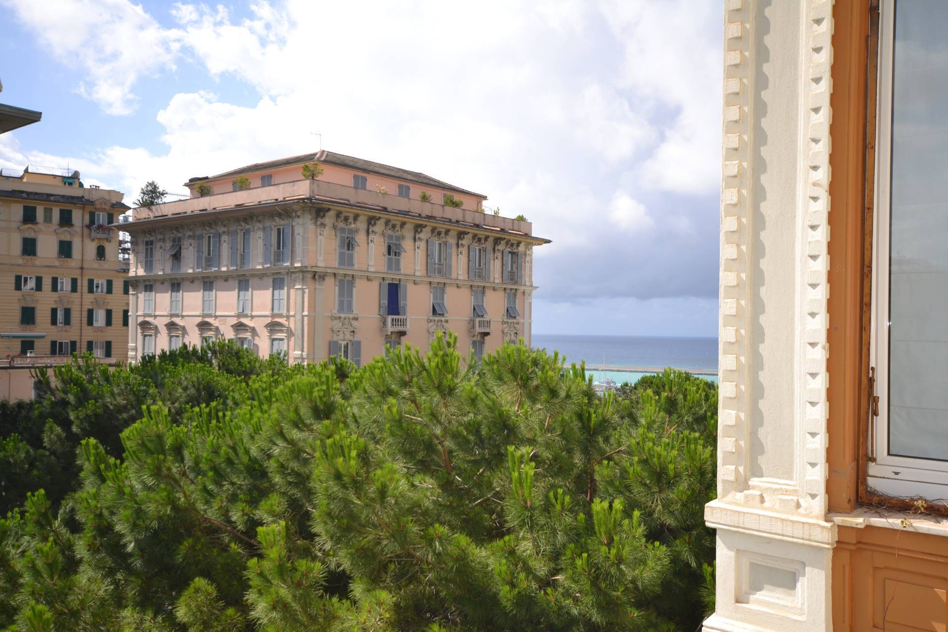  genova affitto quart: carignano centro-storico-uno-s.a.s.