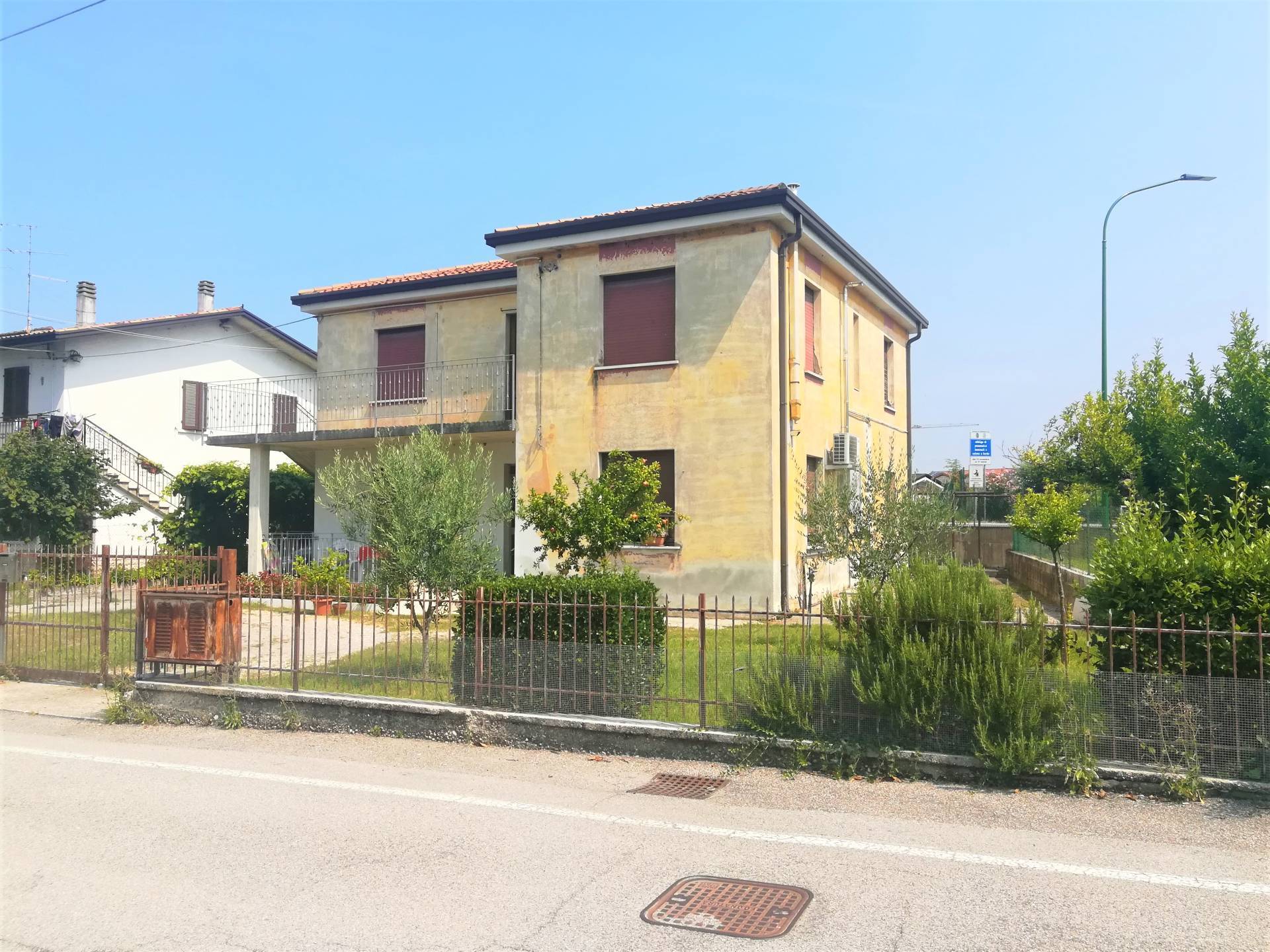 Villa Unifamiliare - Indipendente PESCHIERA DEL GARDA vendita  Dolci  IMMOBILIARE DALLE VEDOVE SRL