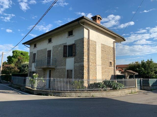  carobbio degli angeli vendita quart:  fondo casa palazzolo sull