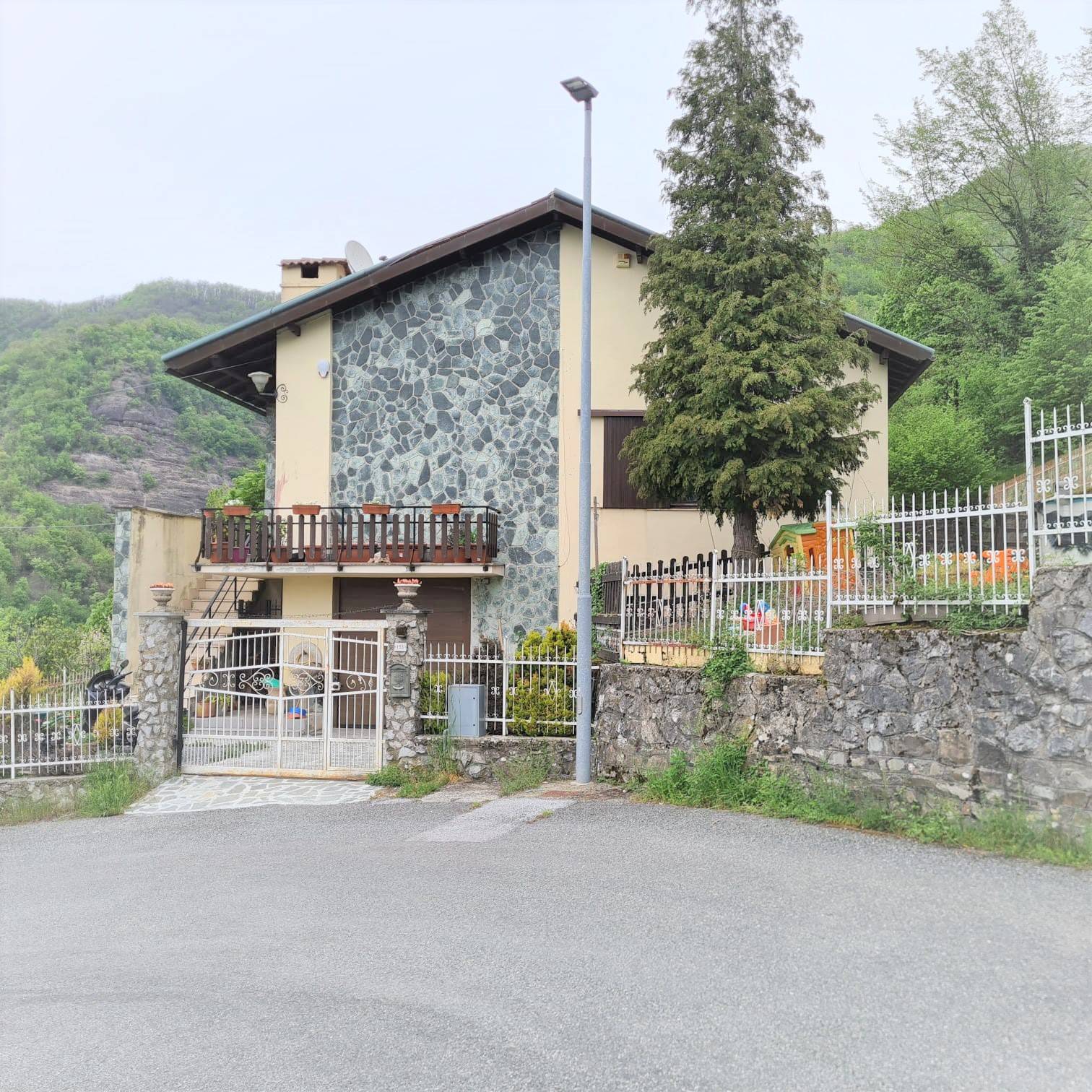 Casa indipendente in vendita a Pietrafraccia, Ronco Scrivia (GE)