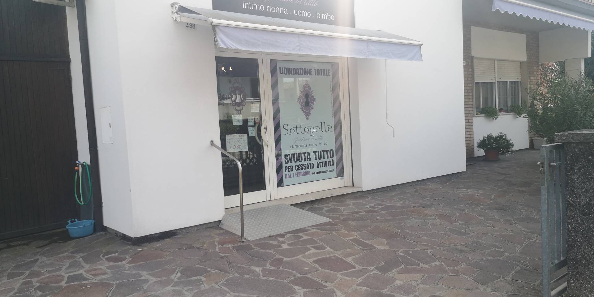 Fondo commerciale in 2 a Santo Stefano - Gambellara, Ravenna (RA)