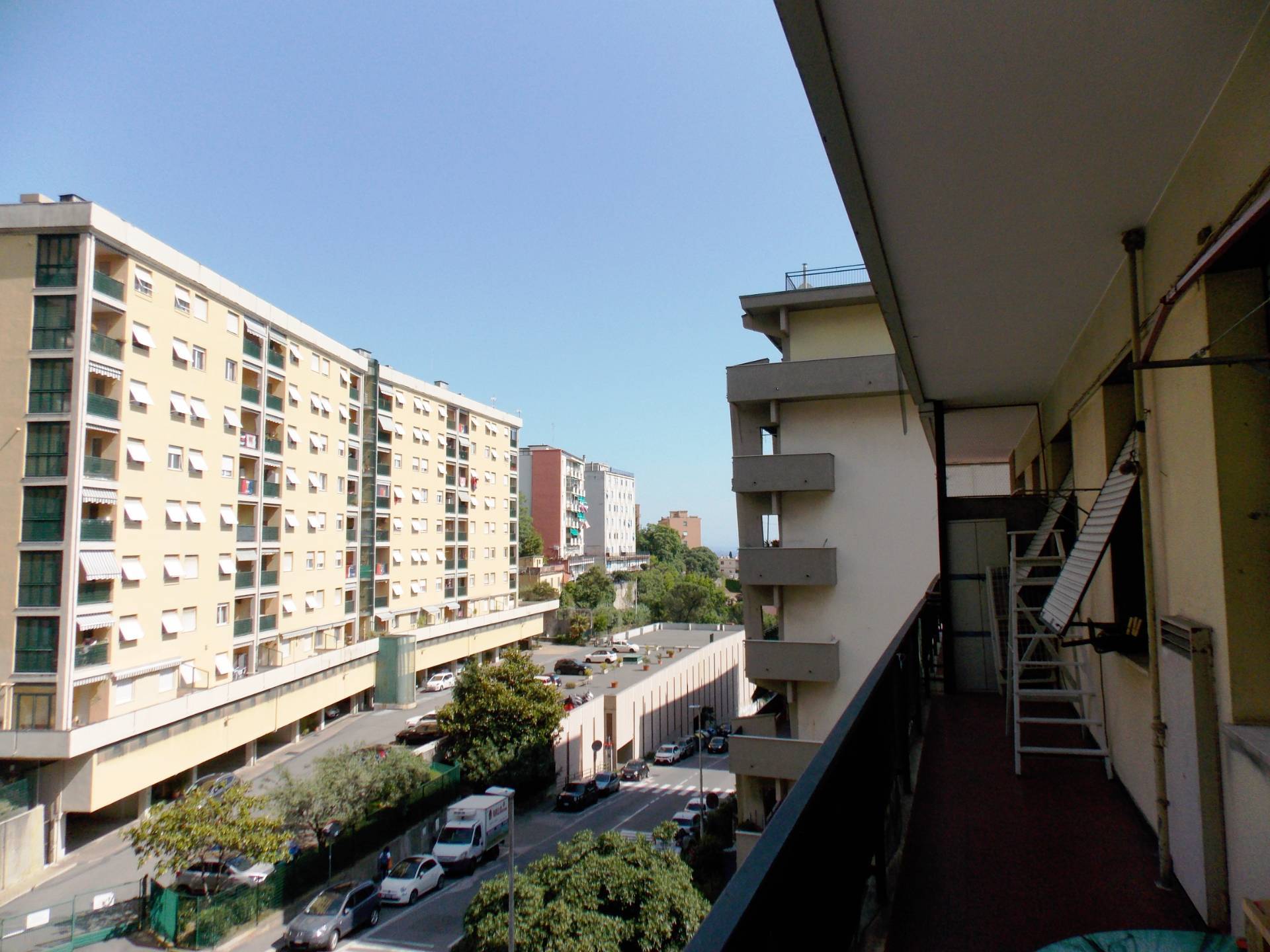 Appartamento in affitto a Oregina-granarolo, Genova (GE)