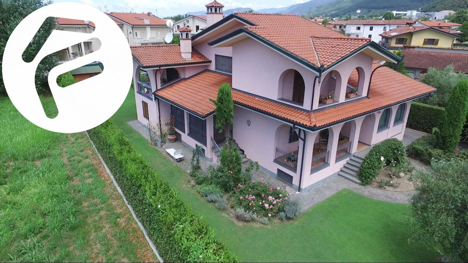 Villa in vendita Massa-carrara