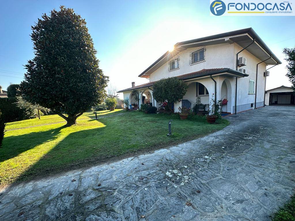 Villa in vendita a Cinquale, Montignoso (MS)
