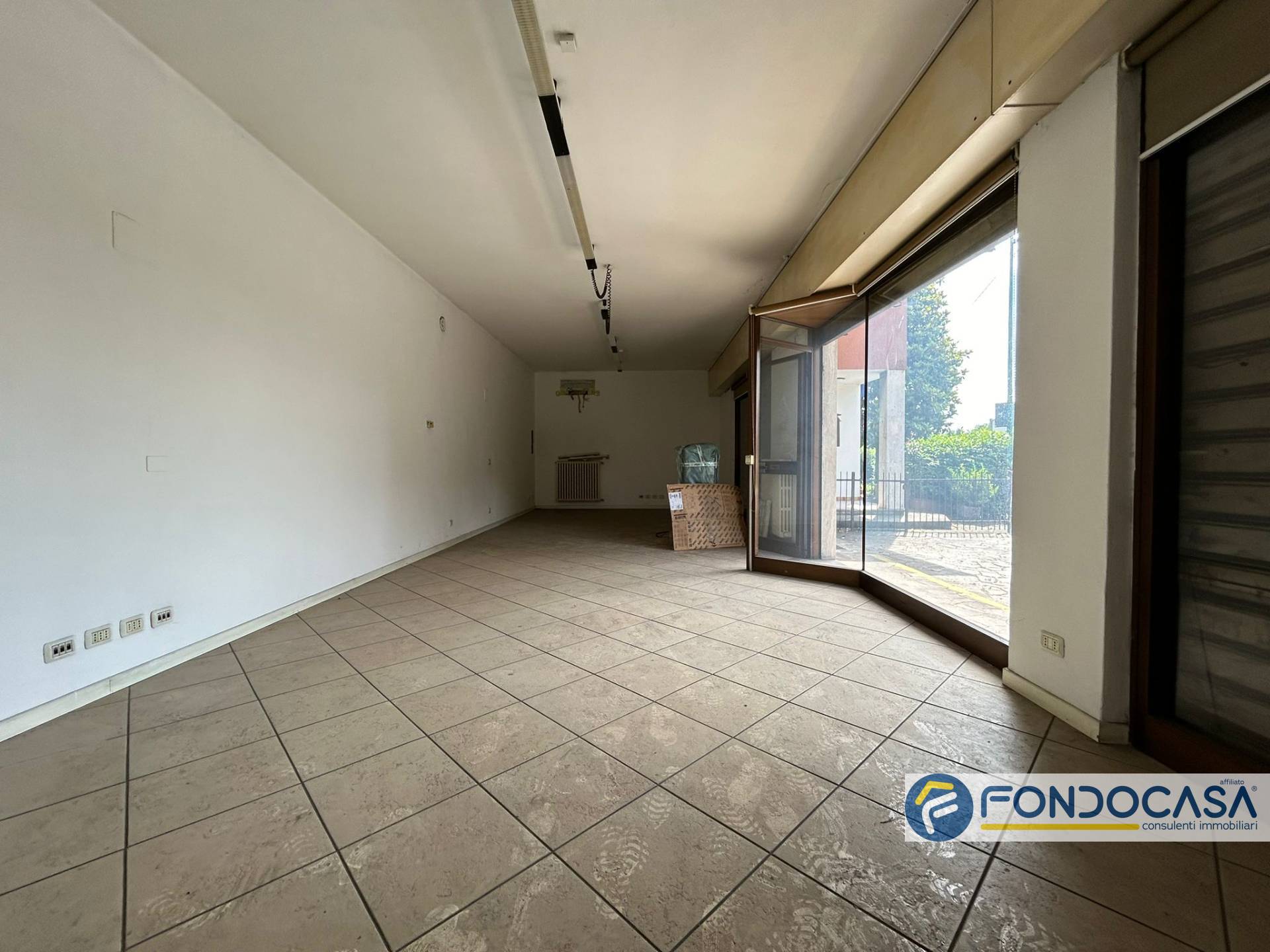 Fondo commerciale in affitto a Palazzolo Sull'oglio (BS)