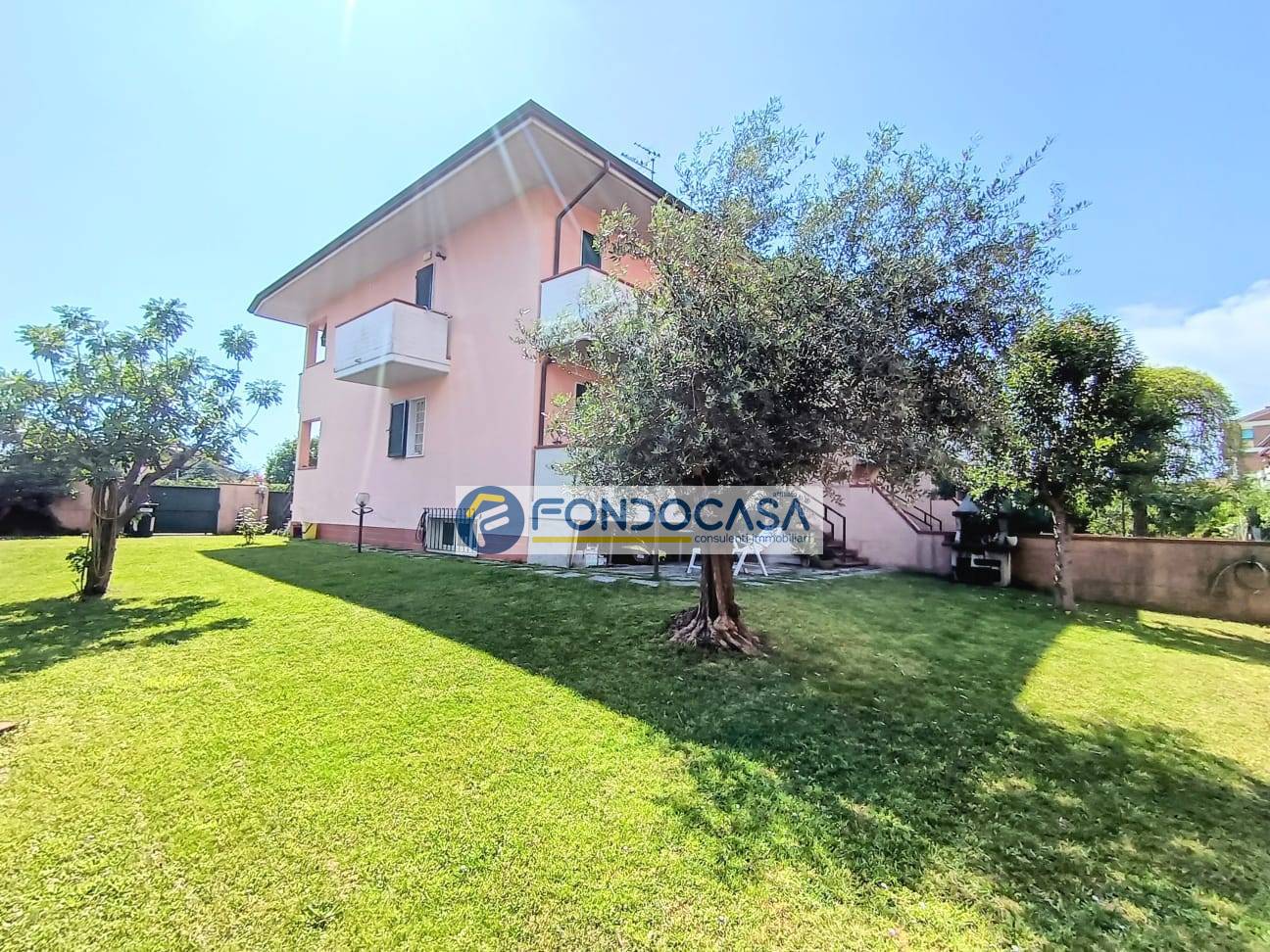 Villetta a schiera in vendita a Carrara (MS)