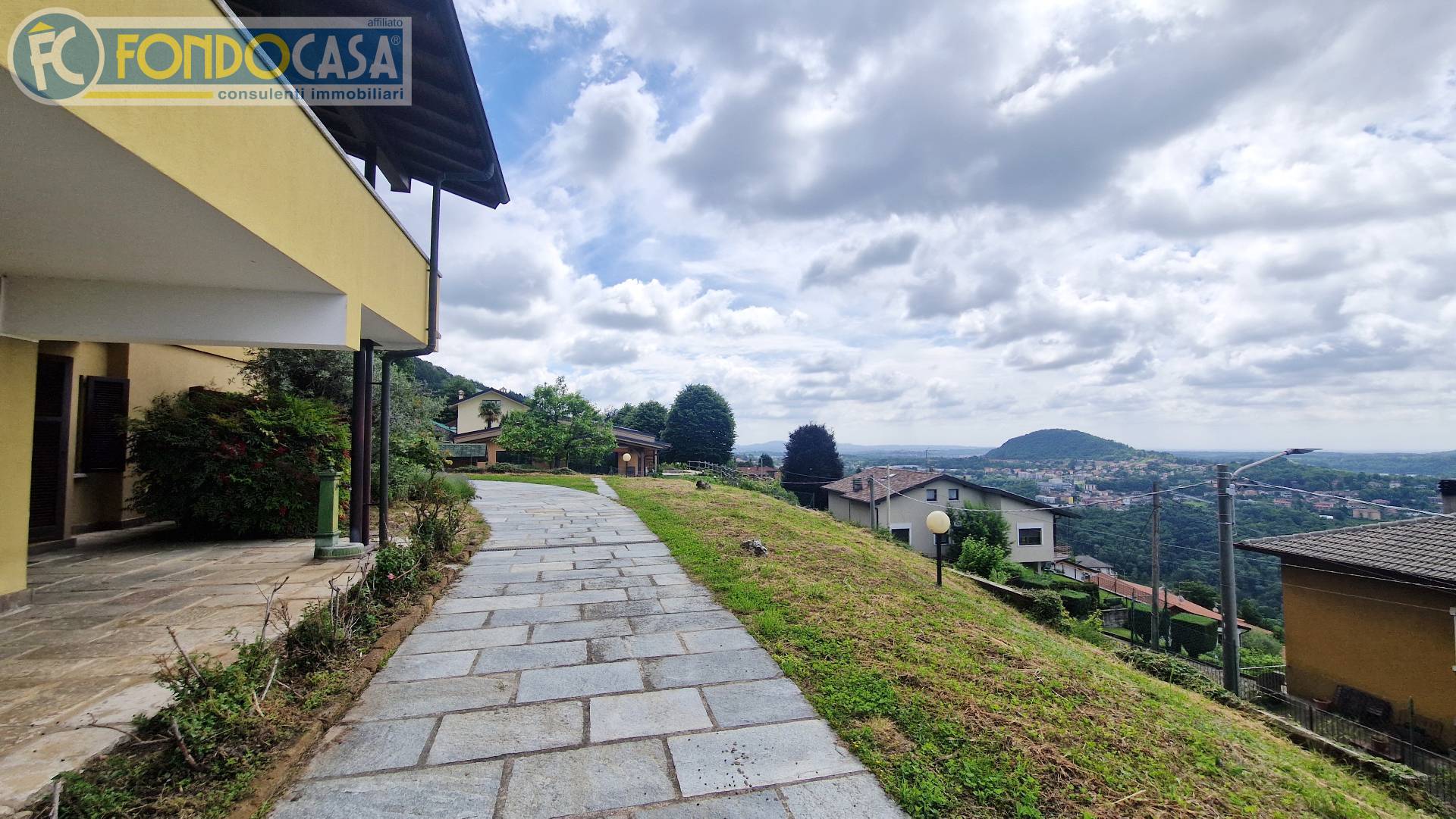 Villa in vendita a Tavernerio (CO)