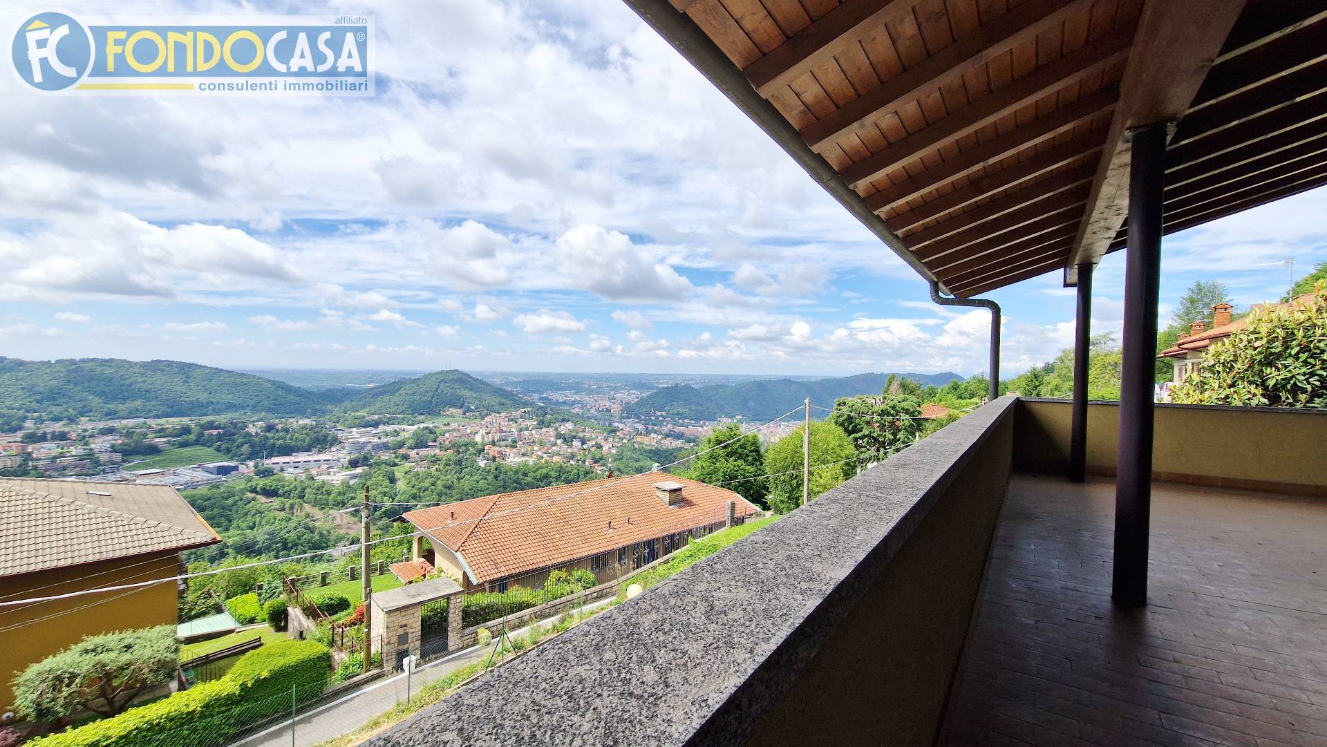 Villa in vendita a Tavernerio (CO)