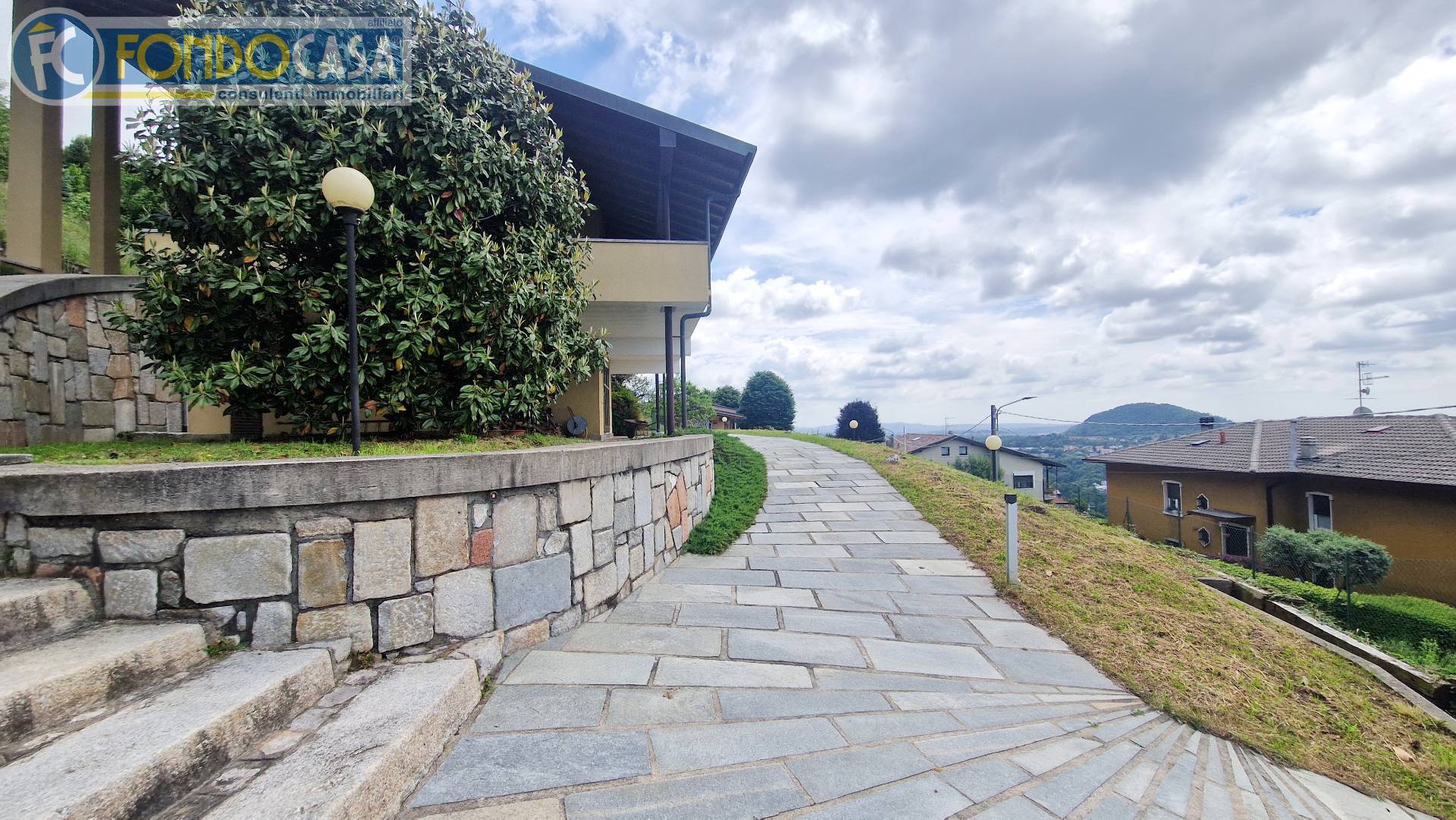 Villa in vendita a Tavernerio (CO)