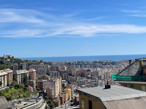 Fondo commerciale in affitto a Bolzaneto, Genova (GE)